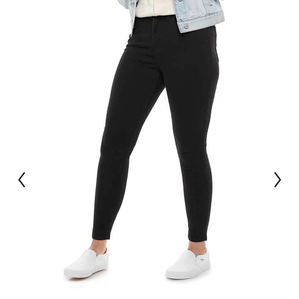 SO NWOT High Rise Black Curvy Jegging Juniors Women Stretchy Functional Pockets